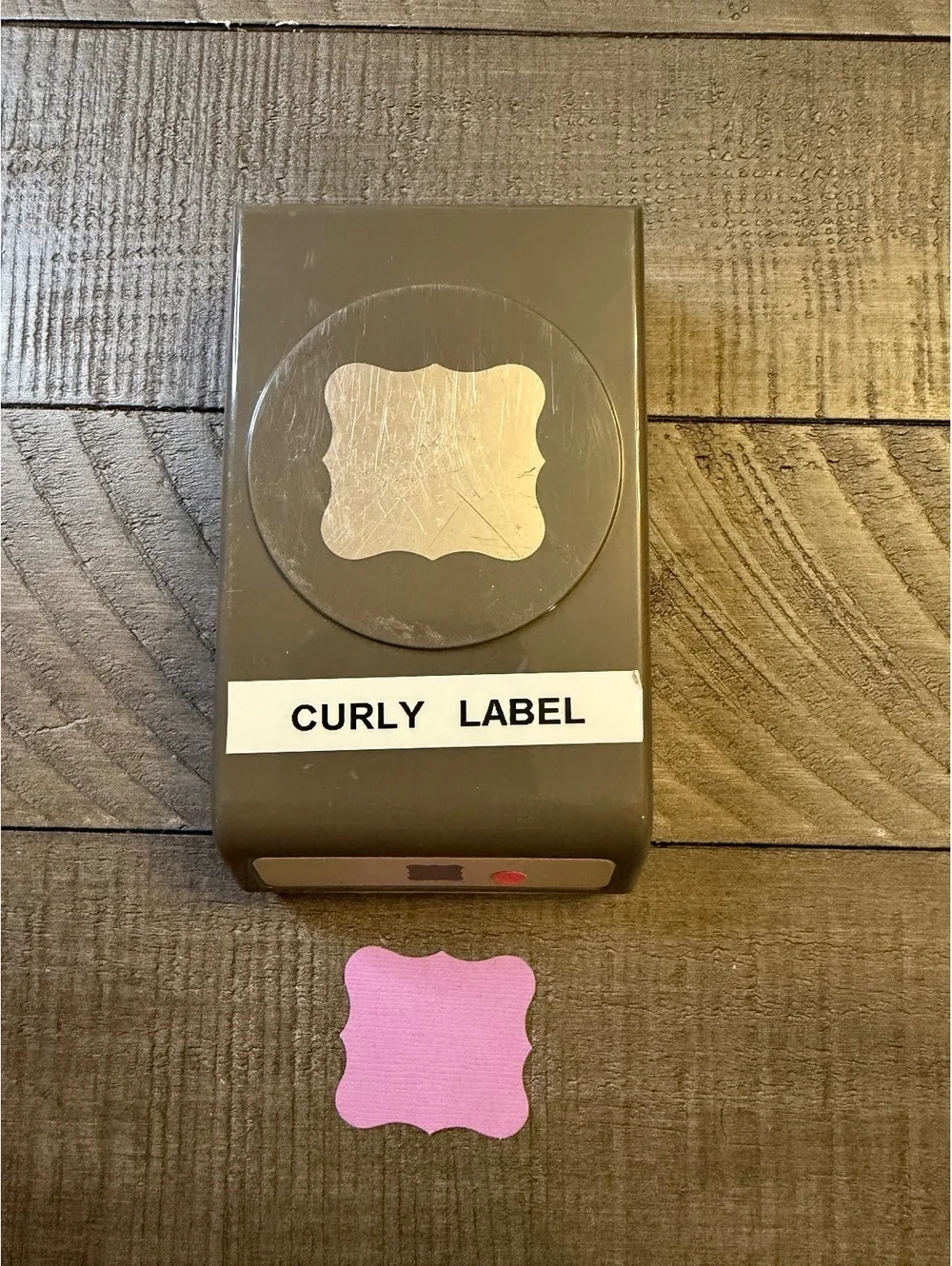 Stampin’ Up Curly Label shape punch